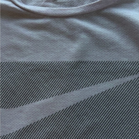 Nike DriFit Mens Xlarge Liliac shirtTraining Gym Athletic OOTD - Picture 5 of 7